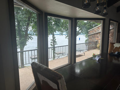 Luxury Grand Lake Waterfront Retreat – Monkey Island, Oklahoma